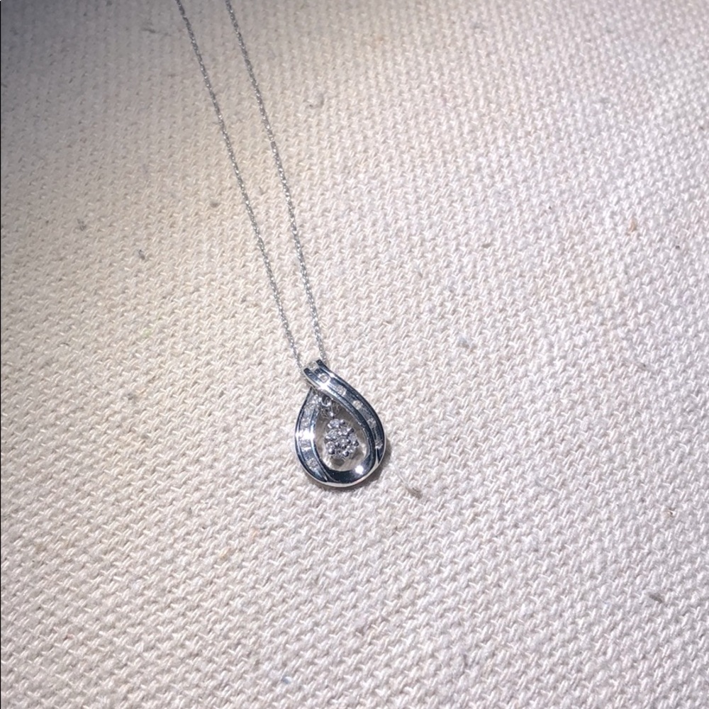 10k white gold pendant necklace
